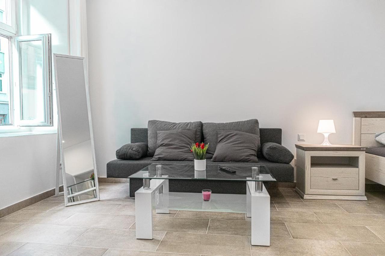 9 Min From City Center - Beautiful Studio Near U1 Reumannplatz Bécs Kültér fotó